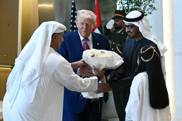 الشيخ محمد بن زايد آل نهيان والرئيس الأمريكي 