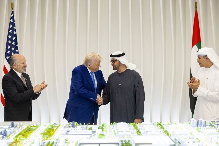 الشيخ محمد بن زايد آل نهيان والرئيس الأمريكي