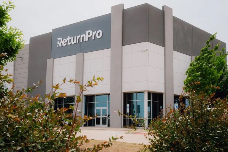 شركة ReturnPro أحد مستودعات شركة ReturnPro