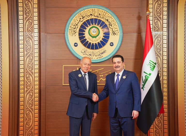 جلسة سابقة بقاعة القمة العربية 