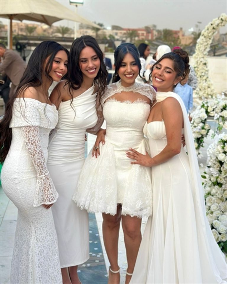 مايان السيد وشقيقتها 