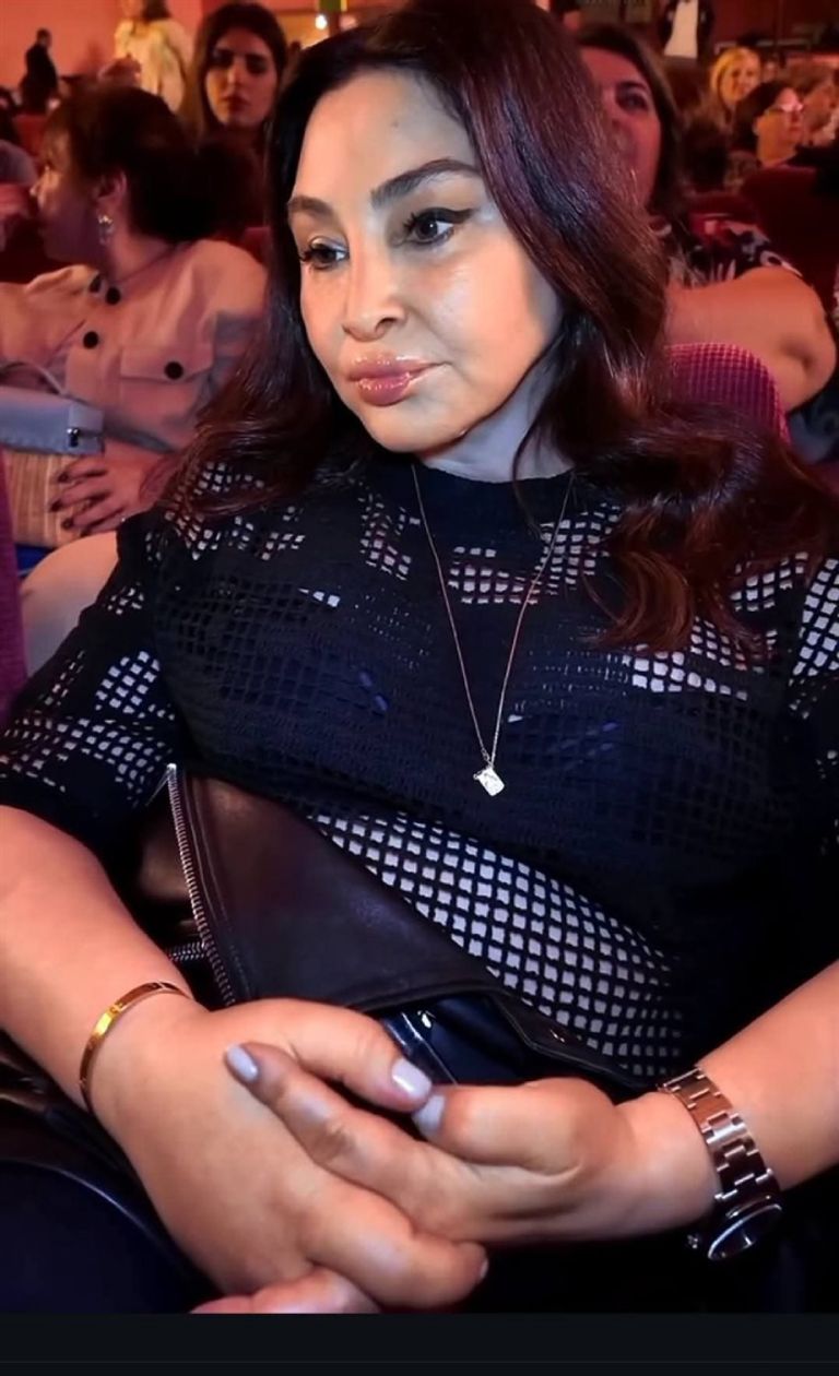 إليسا تلفت الأنظار بتغير في ملامحها