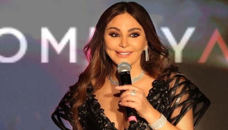 إليسا تلفت الأنظار بتغير في ملامحها