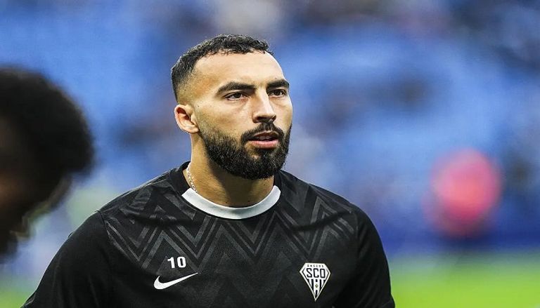 النجم الجزائري أمين غويري 