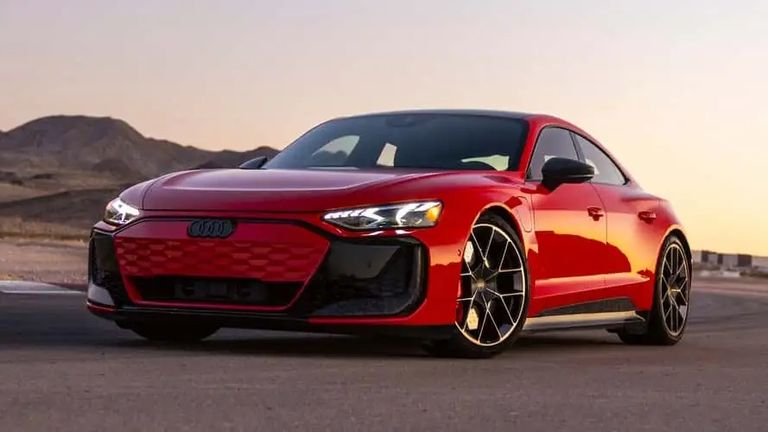 طراز Audi RS E-Tron GT تويوتا كورولا هاتش باك