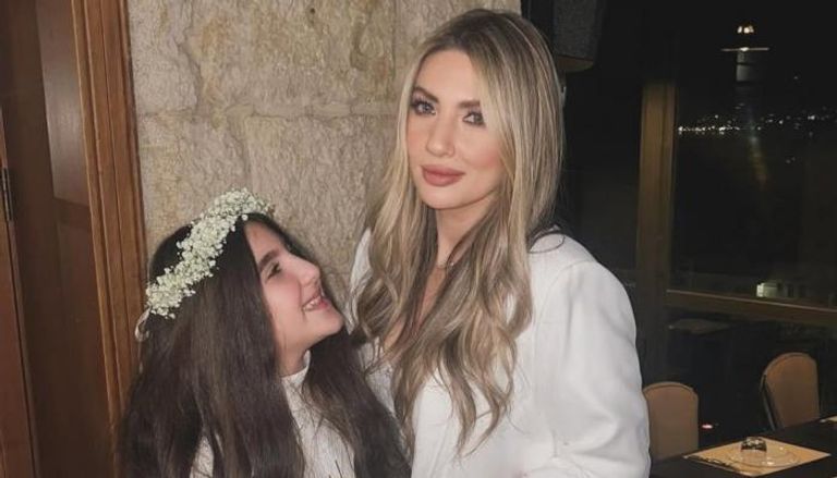 الطفلة ميلانا كفوري ووالدتها