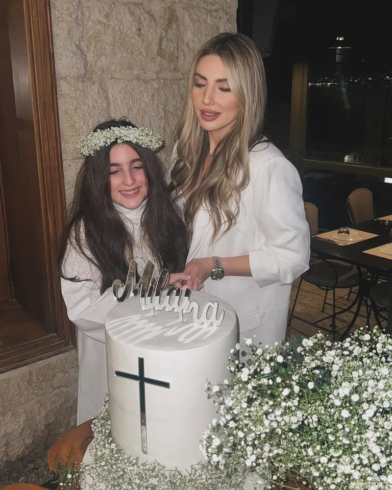 الطفلة ميلانا كفوري ووالدتها