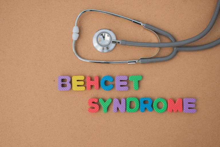 أسباب داء بهجت داء بهجت