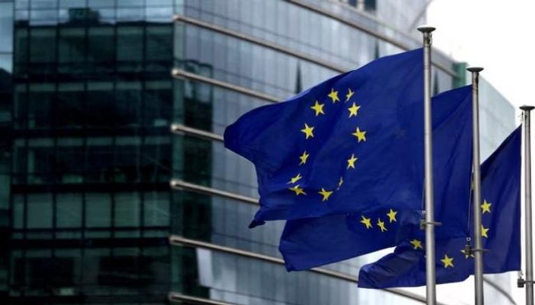 أعلام أوروبية ترفرف خارج مقر المفوضية الأوروبية في بروكسل