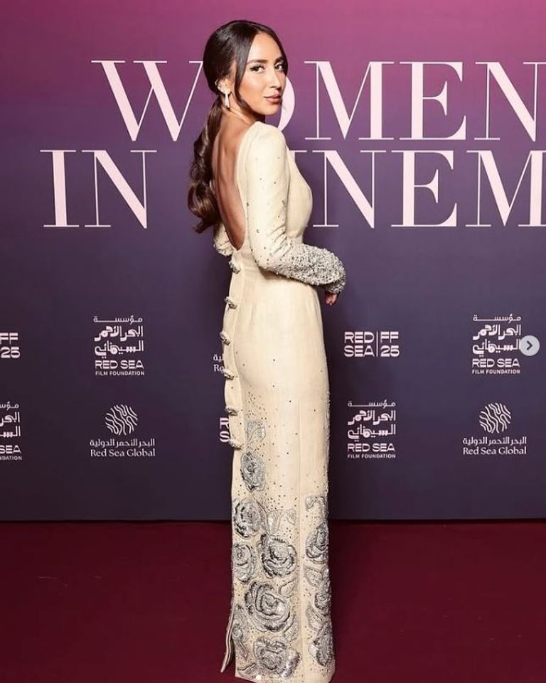 الفنانة يسرا