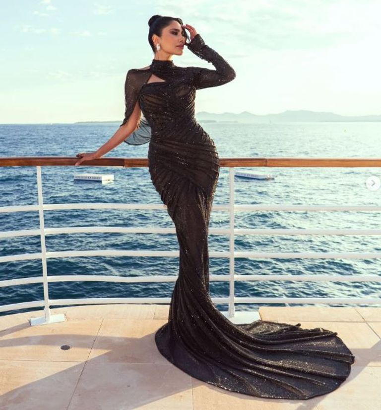 الفنانة يسرا