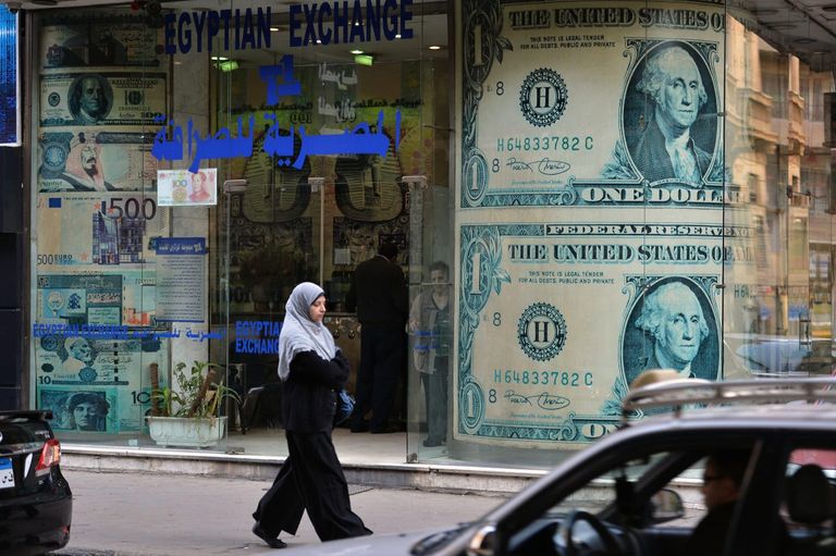 الدولار على واجهة إحدى شركات الصرافة