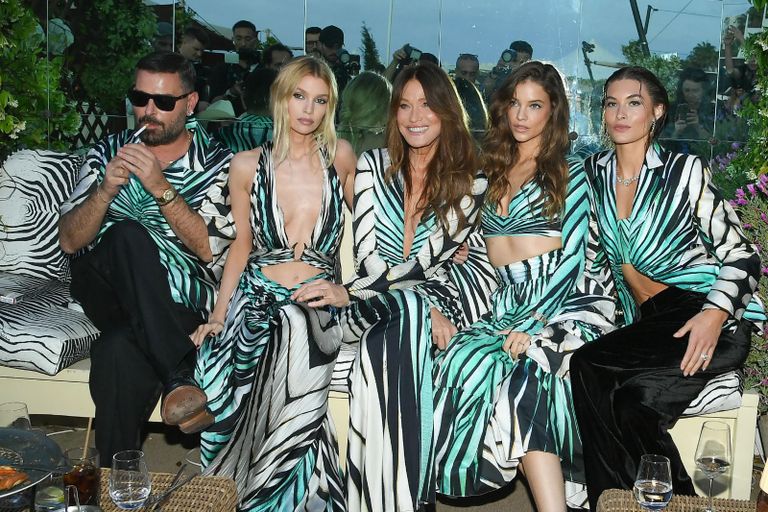 كارلا بروني في مهرجان كان السينمائي 2025 كارلا بروني في مهرجان كان السينمائي 2025