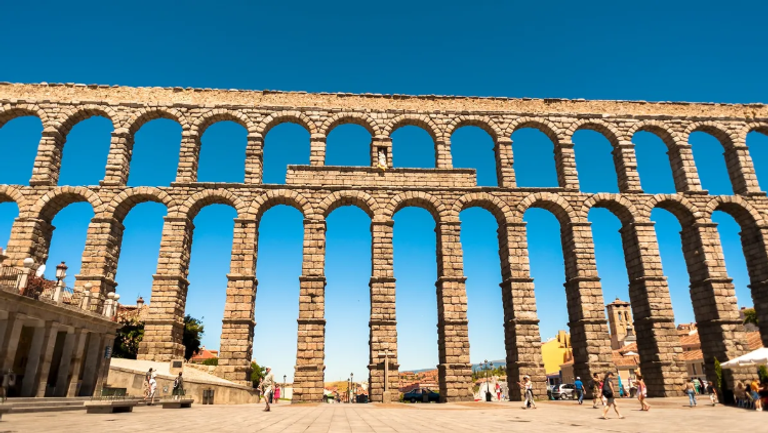 البانثيون الذي بناه الرومان قبل نحو ألفي عام، لا يزال مستخدما حتى اليوم