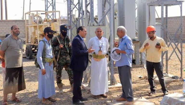 قيادات حوثية في محطة كهرباء رأس كثيب البخارية