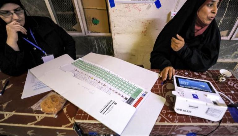 إحدى اللجان الانتخابية في العراق