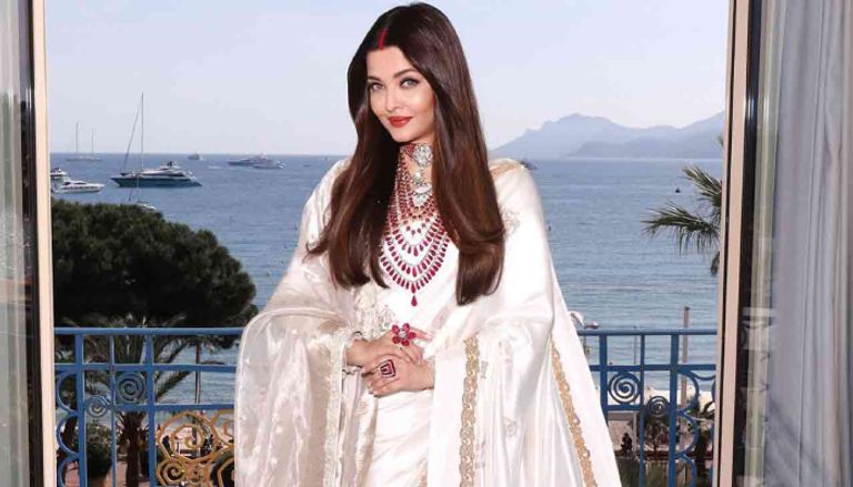 آيشواريا راي في كان 2025 بالساري الأبيض