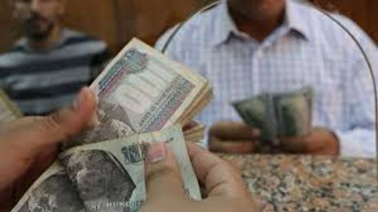 الدولار على واجهة إحدى شركات الصرافة