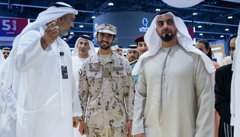 سيف بن زايد يزور "اصنع في الإمارات"