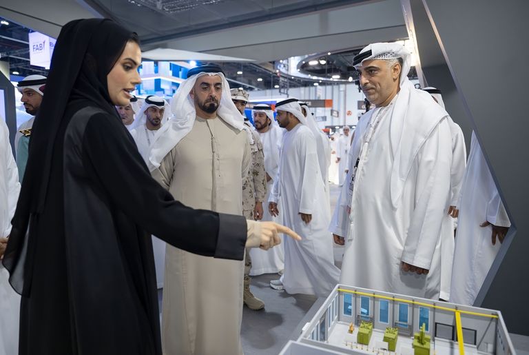 سيف بن زايد يزور "اصنع في الإمارات"