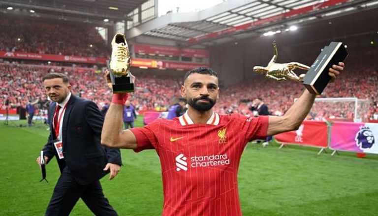 محمد صلاح يفوز بجائزتي الحذاء الذهبي وأفضل صانع ألعاب