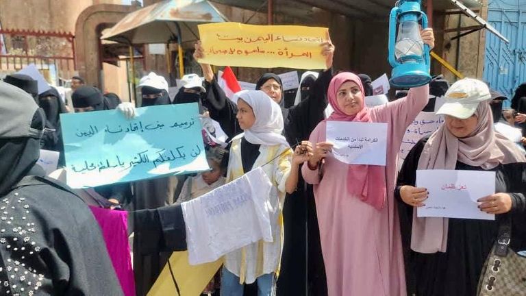 إحدى المتظاهرات في تعز اليمنية