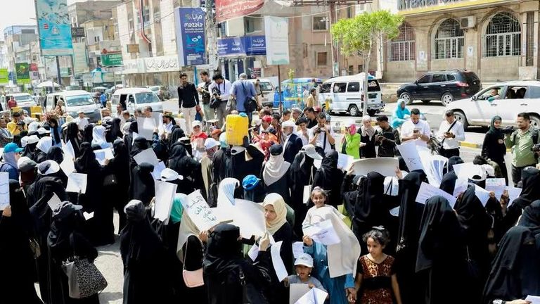 إحدى المتظاهرات في تعز اليمنية