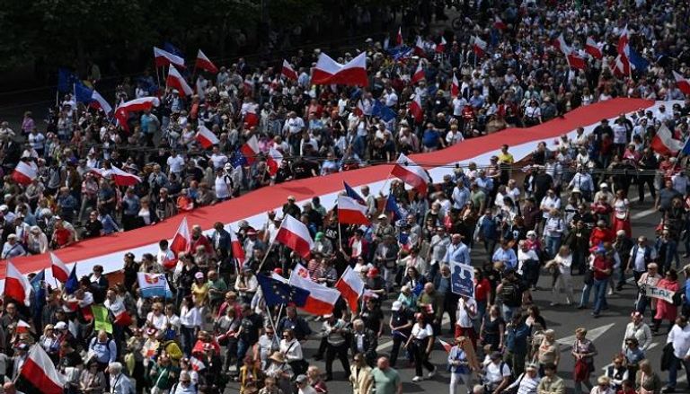 مسيرة في وارسو لأنصار مرشح تيار الوسط في انتخابات الرئاسة