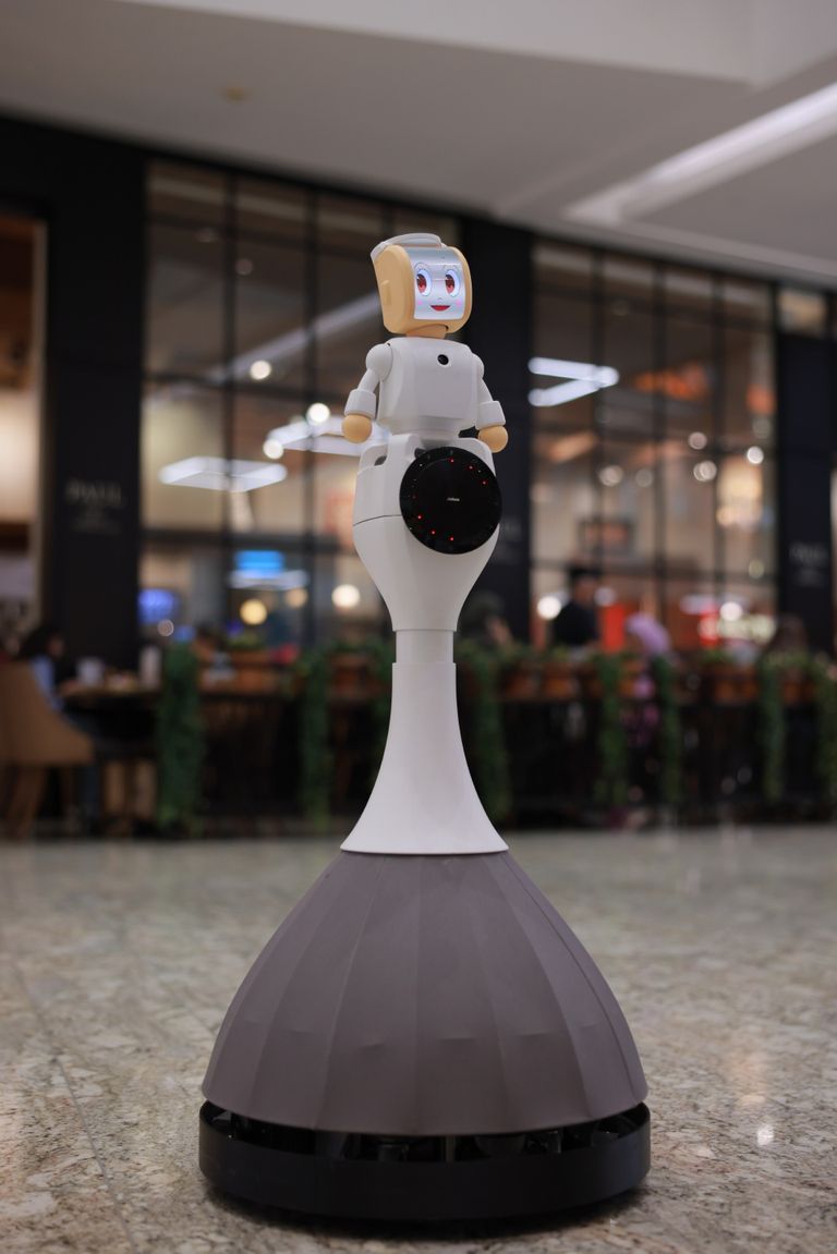 دبي توظف الروبوتات في تعزيز تجربة المتسوقين