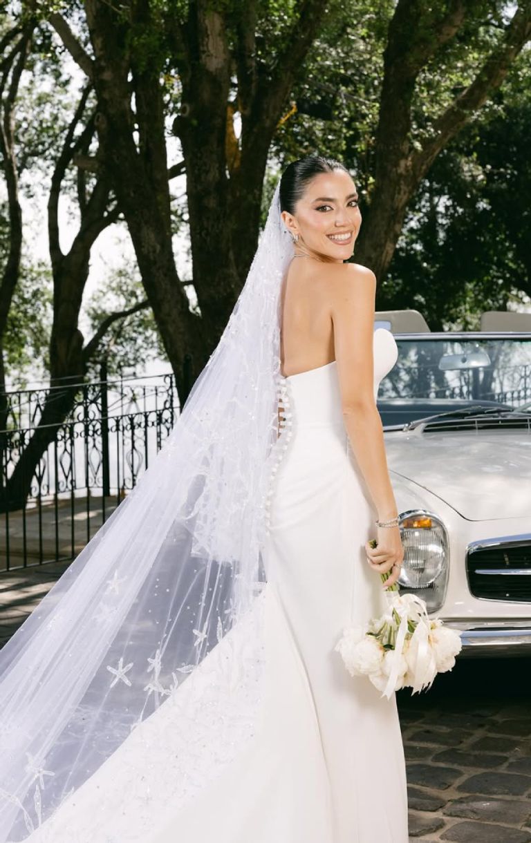 ستيفاني عطالله تشارك تجربتها مع فستان الزفاف ستيفاني عطالله تشارك تجربتها مع فستان الزفاف