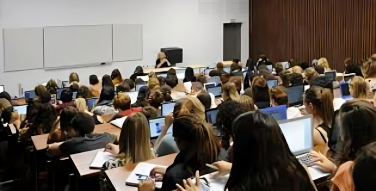 الطلاب المغاربة في الجامعات الفرنسية