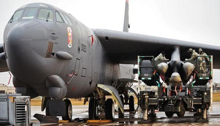القاذفة الأمريكية بي-52