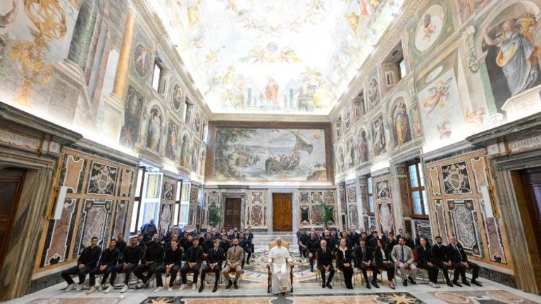 بابا الفاتيكان يستقبل نابولي