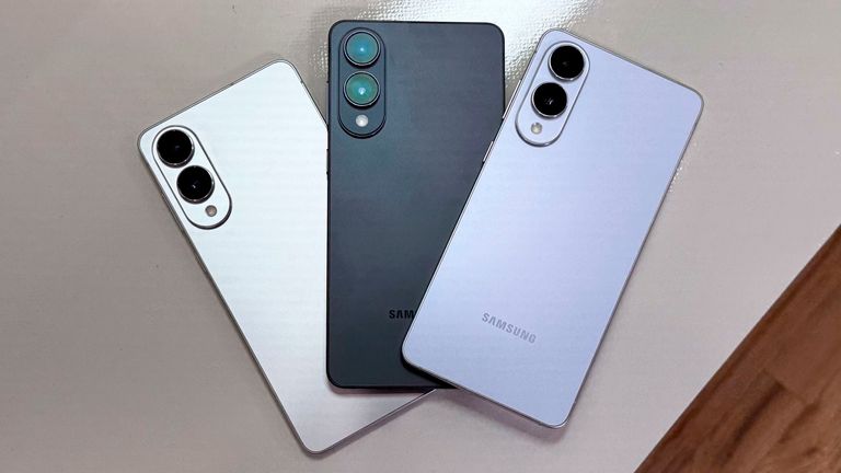 Galaxy S25 Edge وiPhone 16 Pro Max