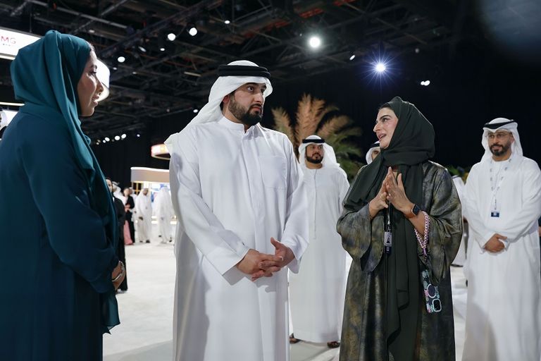 أحمد بن محمد يشهد افتتاح قمة الإعلام العربي