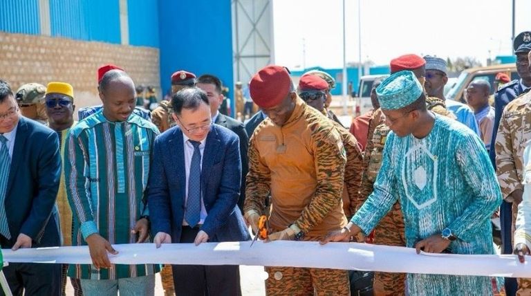 افتتاح مصنع أسمنت في بوركينا فاسو