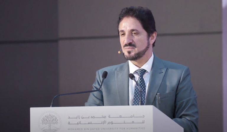 الدكتور عدنان إبراهيم مستشار مدير جامعة محمد بن زايد الإنسانية جانب من الندوة