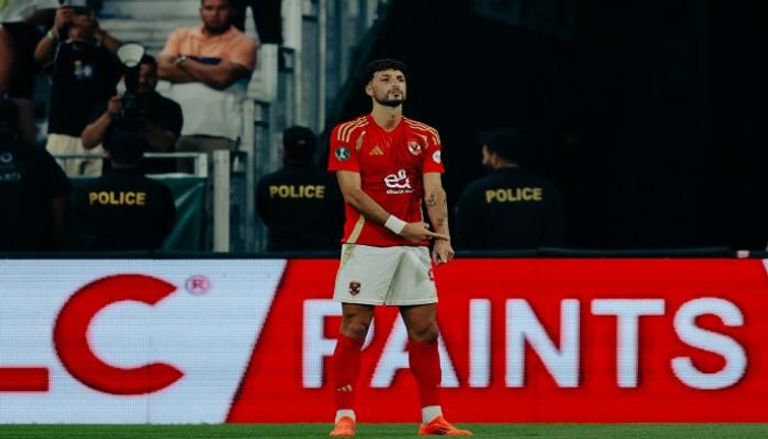 وسام أبوعلي لاعب الأهلي 