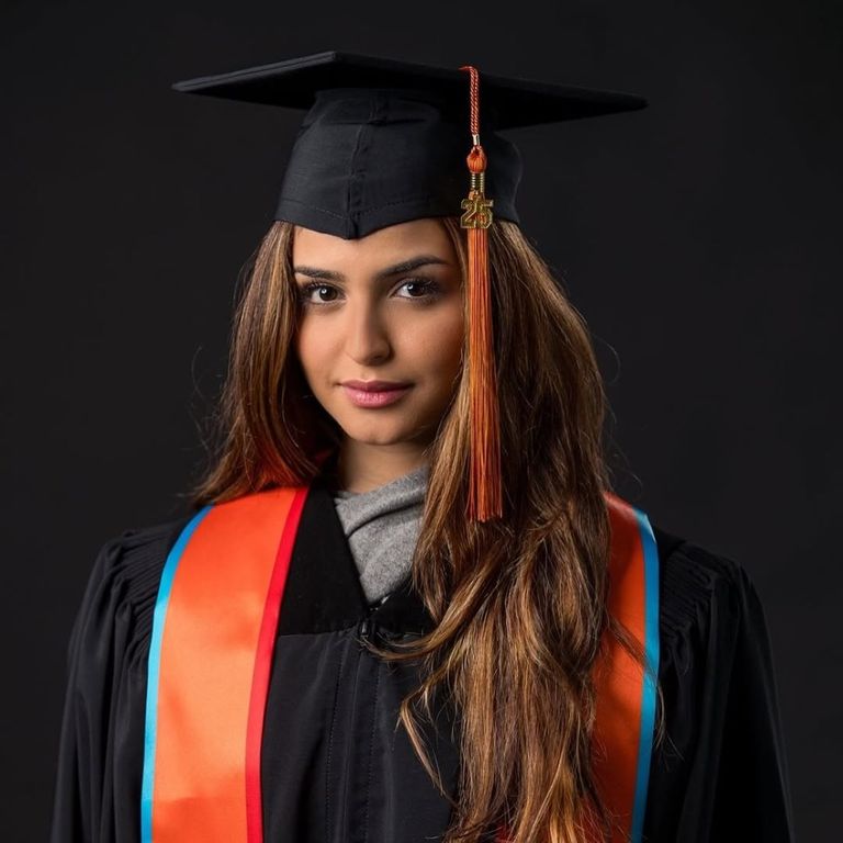 الفنانة حلا الترك 