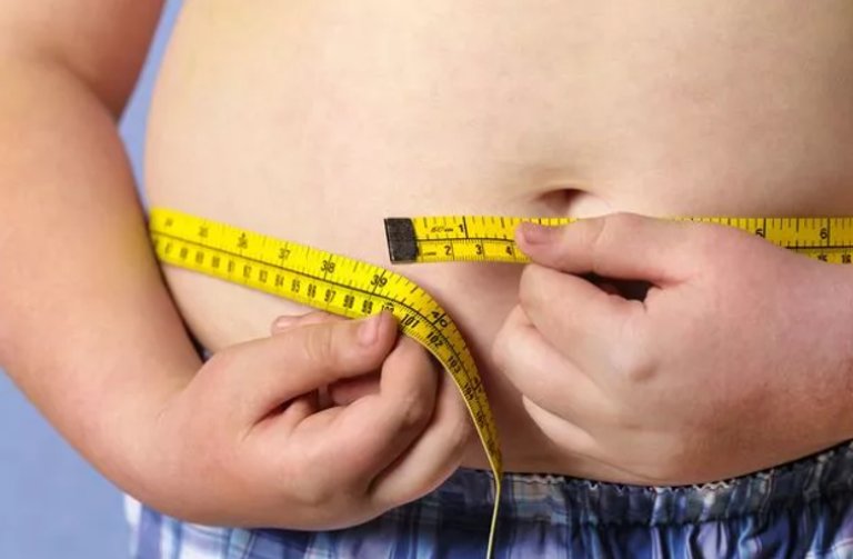 الوزن الزائد في المراهقة قد يترك أثرا جينيا على الأبناء