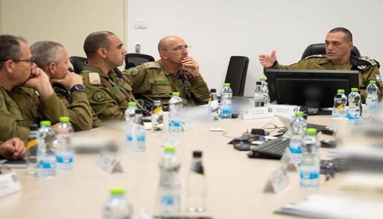 رئيس الأركان الإسرائيلي خلال اجتماع في مقر قيادة المنطقة الشمالية