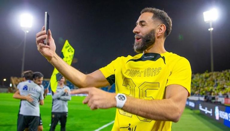 كريم بنزيما مهاجم الاتحاد السعودي