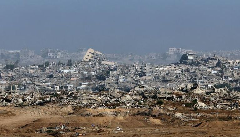 مبانٍ مدمرة في قطاع غزة جراء الغارات الإسرائيلية