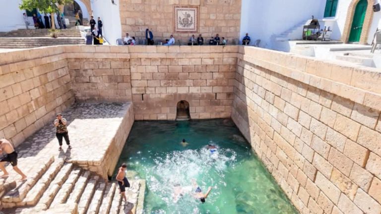 الأحواض الرومانية تحاضن تظاهرة "قمزة"