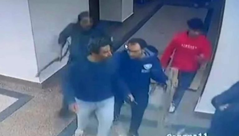 لحظة طرد أحمد الدجوي