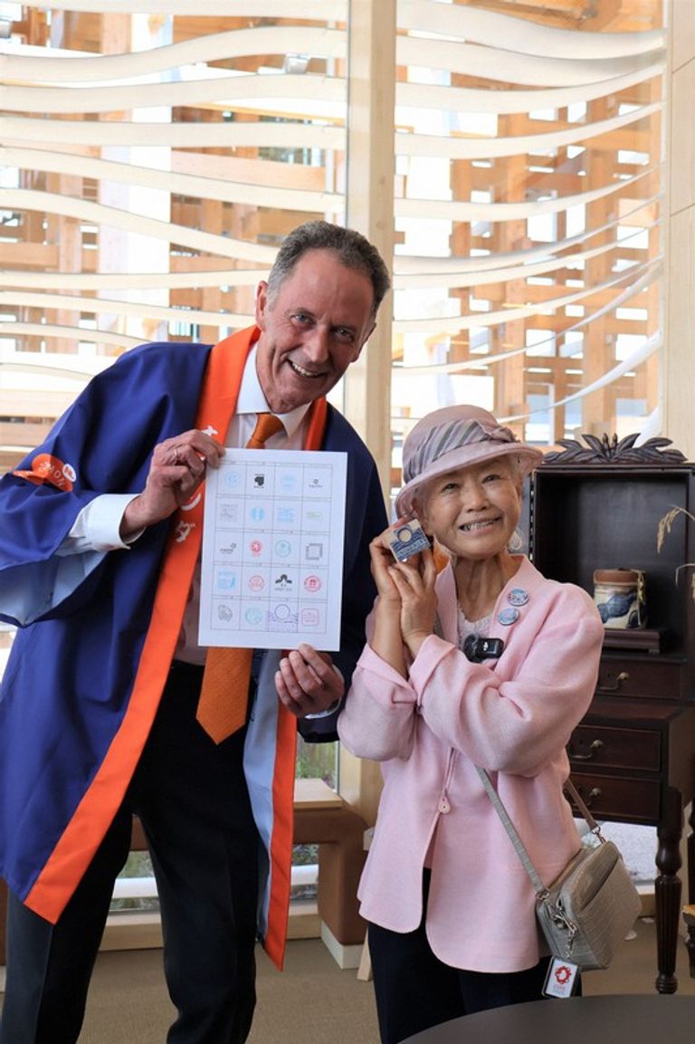 السيدة توميو يامادا في جناح هولندا السيدة توميو يامادا