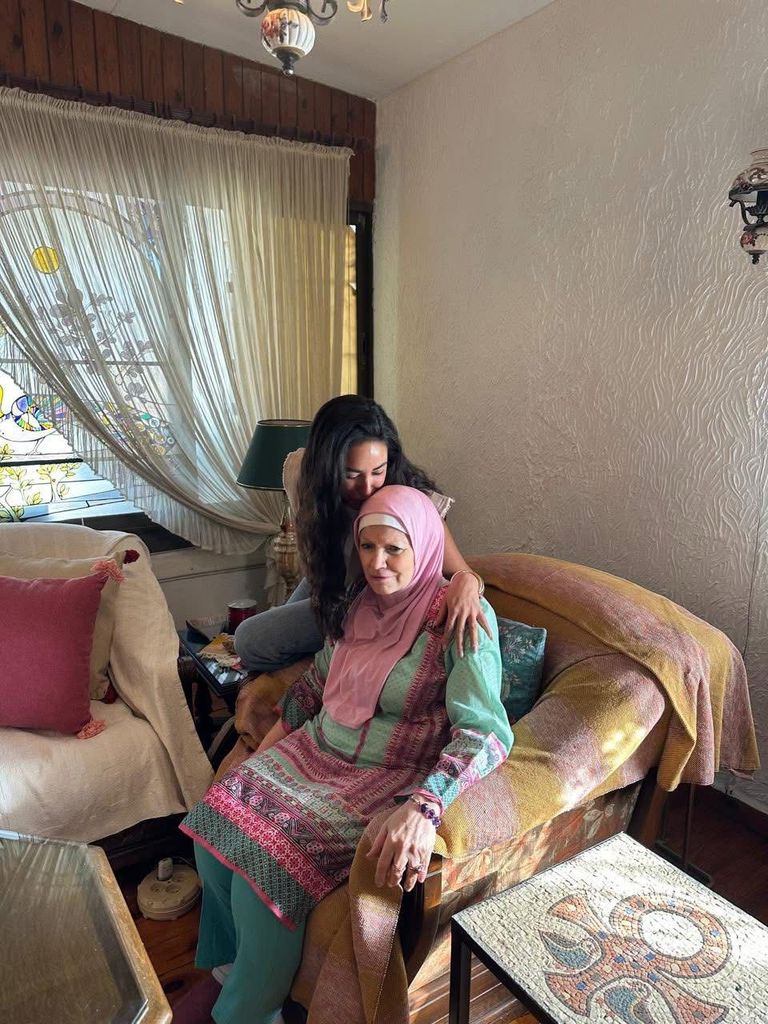 آية سماحة تزور مشيرة إسماعيل 