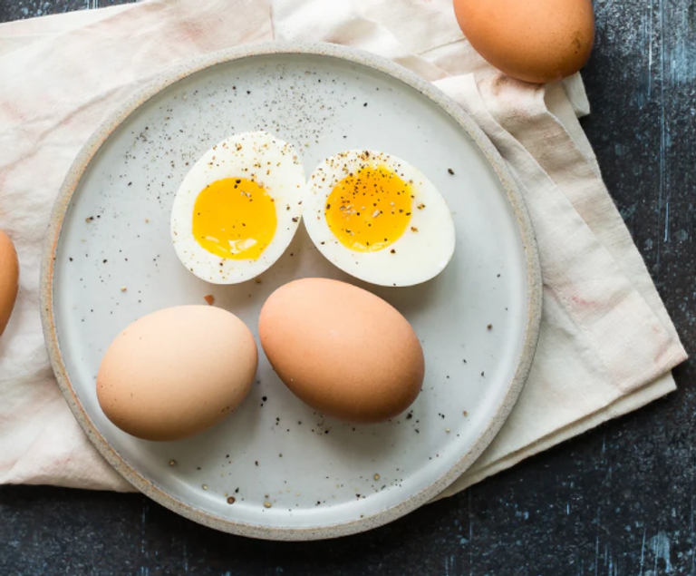 البيض يساعد على تحفيز إفراز الهرمون المسؤول عن كبح الشهية