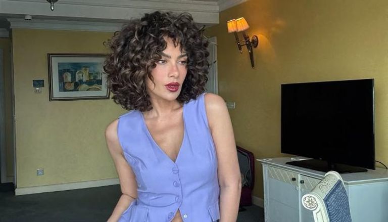 صبا مبارك تتألق بإطلالة جديدة