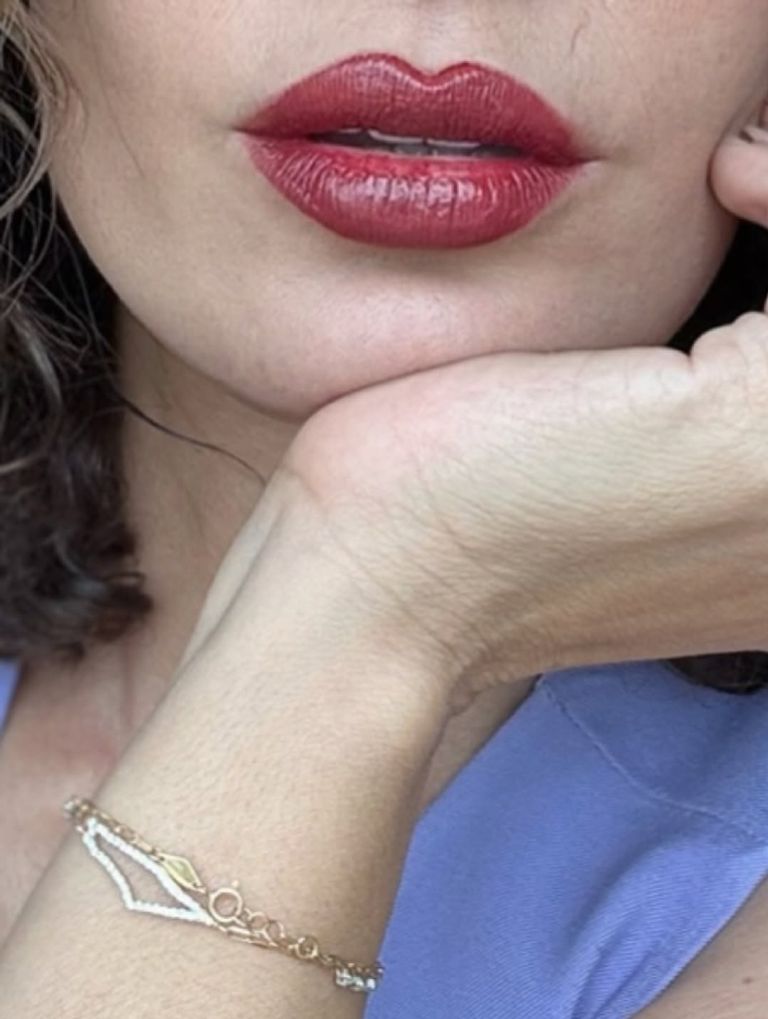 صبا مبارك تتألق بإطلالة جديدة